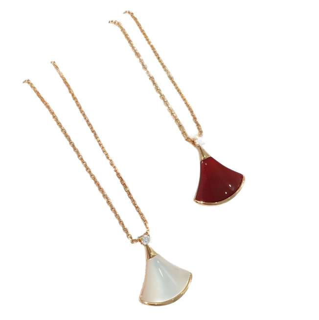 Elegant Small Skirt Necklace for Women Agate Mother-of-Pearl Inlaid with Diamonds Fan-Shaped Collarbone Chain Light Luxury High-End Neck Chain